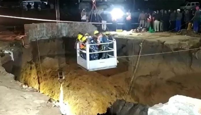 madhya-pradesh-tunnel-caves-in-7-labourers-rescued-2-still-trapped