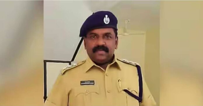 Alappuzha DySP and policemen attend gang leader's party !The party was held at Tammanam Faisal's Ankamali house; The Home Department has launched an investigation