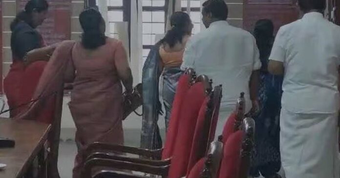 Airpod theft controversy is heating up again!Kerala Congress members walked out after boycotting the council meeting