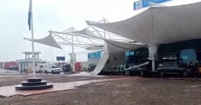 The roof collapsed at the Rajkot airport! While trying to release the water accumulated above the accident; Ministry of Civil Aviation sought clarification